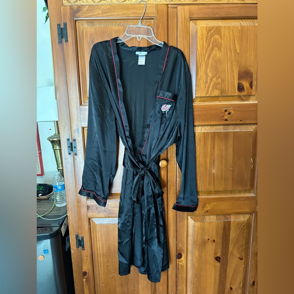 Pink brand satin robe size XL, with satin belt